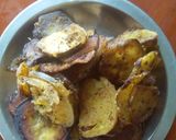 A picture of step 3 of Raw banana pepper fry.