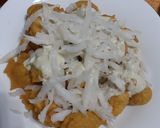 A picture of step 2 of Lahori Ladu peethi Chaat.