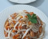 รูปขั้นตอนการทำที่ 2 ของ "เกี้ยมอี๋ราดหน้าไส้กรอกหมูสับ"🐷🥕🧅🍅🧄