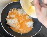 A picture of step 5 of Egg Fried Rice with Mushrooms and Carrots.