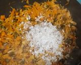 கேரட் பீன்ஸ் முட்டைக்கோஸ் பொரியல்(carrot beans cabbage poriyal recipe in tamil) ரெசிபி ஸ்டேப் 4 புகைப்படம்