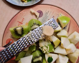 Foto del paso 2 de la receta: Licuado verde de kiwi, manzana y más 🥝 🍏 🌱🫚