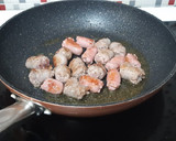 Foto del paso 2 de la receta: Salchichas y butifarras con tomate y verduras