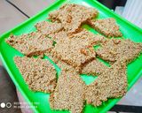 A picture of step 7 of Samak Rice Chikki.