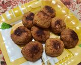 Foto del paso 1 de la receta: Bolitas de pescado y puré con ensalada