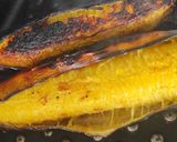 Foto del paso 1 de la receta: Plátano asado con queso 😋😋