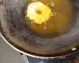 A picture of step 4 of Urad dal vadas.