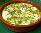 Foto del paso 3 de la receta: Cazuela de pescadilla en salsa verde con guisantes