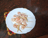 Foto del paso 1 de la receta: Aperitivo de gambas fritas con mojo de pimiento del piquillo