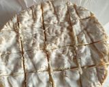 Une image de l'étape 1 de Camembert au miel et herbes de Provence rôti au four.