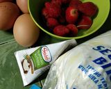 Foto langkah ke 1 dari resep Strawberry Chiffon Cake.