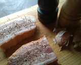Foto del paso 1 de la receta: Panceta a "baja temperatura" con piel de Ajos