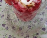 A picture of step 5 of Strawberry crushed milk shake with vanilla ice cream.