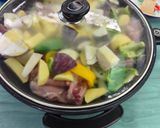 Foto del paso 13 de la receta Muslos de pollo con patatas en el pizzapan