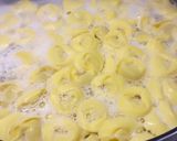 A picture of step 4 of Tortellini alla boscaiola.