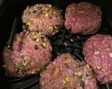 A picture of step 3 of Spinach and corn meatloaf hamburgers.