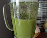 Hình bước làm 2 của món Sinh tố cải xoăn - kale smoothie