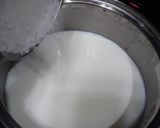 A picture of step 1 of Strawberry shake.