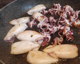 Foto del paso 4 de la receta: Calamares con pimientos y patatas