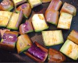 Hình bước làm 2 của món Cà tím om tương miso
