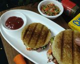 ग्रील्ड पिज़्ज़ा सैंडविच (Grilled Pizza Sandwich Recipe in Hindi) रेसिपी चरण 9 फोटो