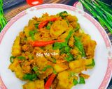 Hình bước làm 5 của món Thịt ba chỉ kho củ nghệ và lá nghệ