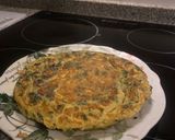 Foto del paso 3 de la receta: Tortilla de espinacas y piñones 💜