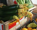 Foto del passaggio 1 della ricetta Rondelle di zucchine crude marinate, servite e conservate 🌿🌞