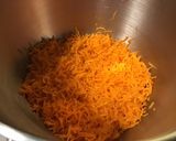 Une image de l'étape 1 de Salade de tomates bicolores et carottes râpées aux aromates de la mer.