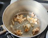 Hình bước làm 2 của món Bầu chần tôm kho đánh ruốc Huế
