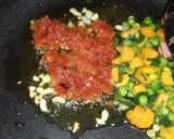 A picture of step 1 of Stirfried vegetable pasta.