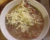 Foto del passaggio 5 della ricetta Soupe à l'oignon (zuppa di cipolle francese)