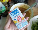 รูปขั้นตอนการทำที่ 2 ของ อกไก่ผัดผงกะหรี่ (สูตรไม่ใส่นมข้น)