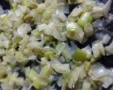 Foto del paso 1 de la receta: Tortilla de puerros, cebolla y tranchetes