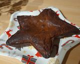A picture of step 8 of Basic chocolat cake: normal and pimped.