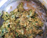 A picture of step 3 of Palak methi pakoda.