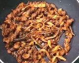 Hình bước làm 3 của món 🌱 Tảo Xoắn Chile Xào Sả Ớt Lá Chanh (Vegan)