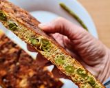 Foto del paso 5 de la receta: Tortilla de espárragos, queso y pimentón rojo casero