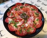 Une image de l'étape 6 de Salade de tomates cœur de bœuf,parmesan,fleurs et feuilles de basilic.