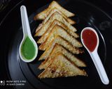 गार्लिक ब्रेेड टोस्ट (garlic bread toast recipe in marathi) रेसिपी स्टेप 5 फोटो