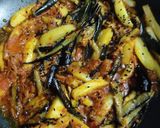 A picture of step 5 of Baingan and Aloo fry.