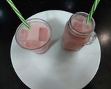 A picture of step 1 of Rose sweet lassi.