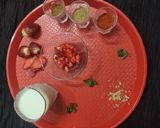 A picture of step 1 of Strawberry raita.