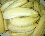 A picture of step 4 of Deep fried green bananas.