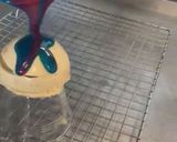 Foto del paso 5 de la receta: Mousse con glaseado espejo y jelly de fruta decorado con macarrones