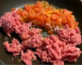 Foto del paso 2 de la receta Tomate relleno de carne picada con cous cous
