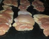 Foto del paso 1 de la receta: Pata muslo a la pizza en la Planchetta