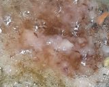 A picture of step 4 of Fry chicken with gravy.