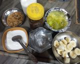A picture of step 1 of Coffee Fruits Smoothie.