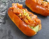 Foto del paso 8 de la receta: Brioche de tartar de salmón marinado y aguacate